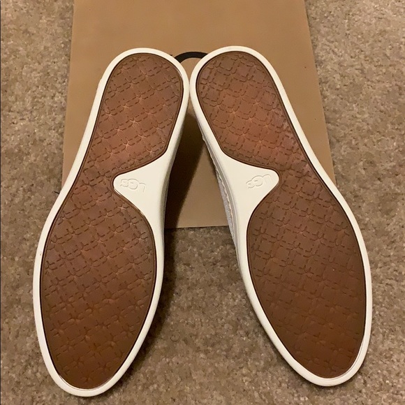 UGG - Picture 3 of 7
